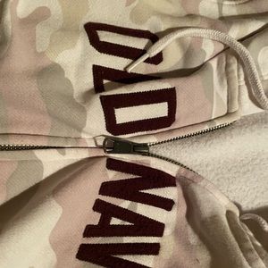 Black Friday sale!! Small old navy zip up hoodie so comfy. Great condition